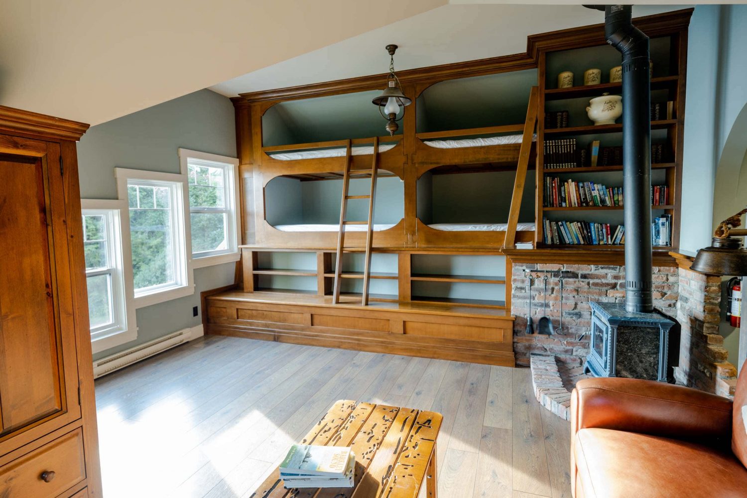 Bedroom 2 sleeping berths with living room area.